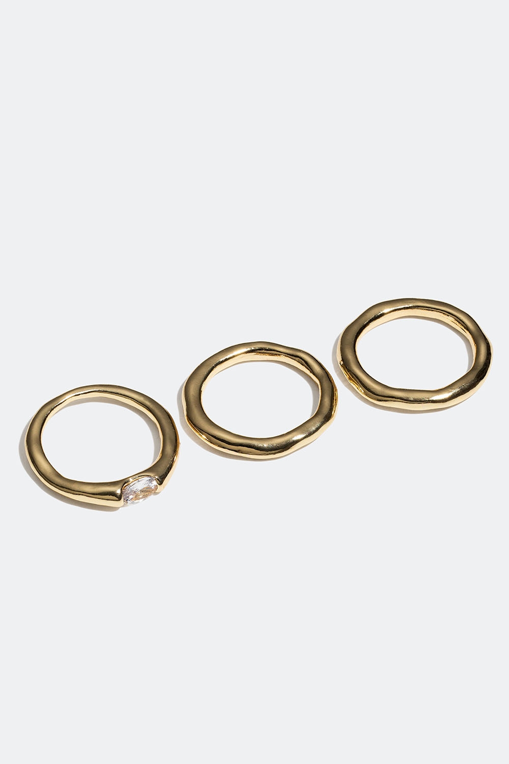 Guldfarvede ringe med glassten, 3-pak i gruppen Smykker / Ringe / Flerpak hos Glitter (256000942)