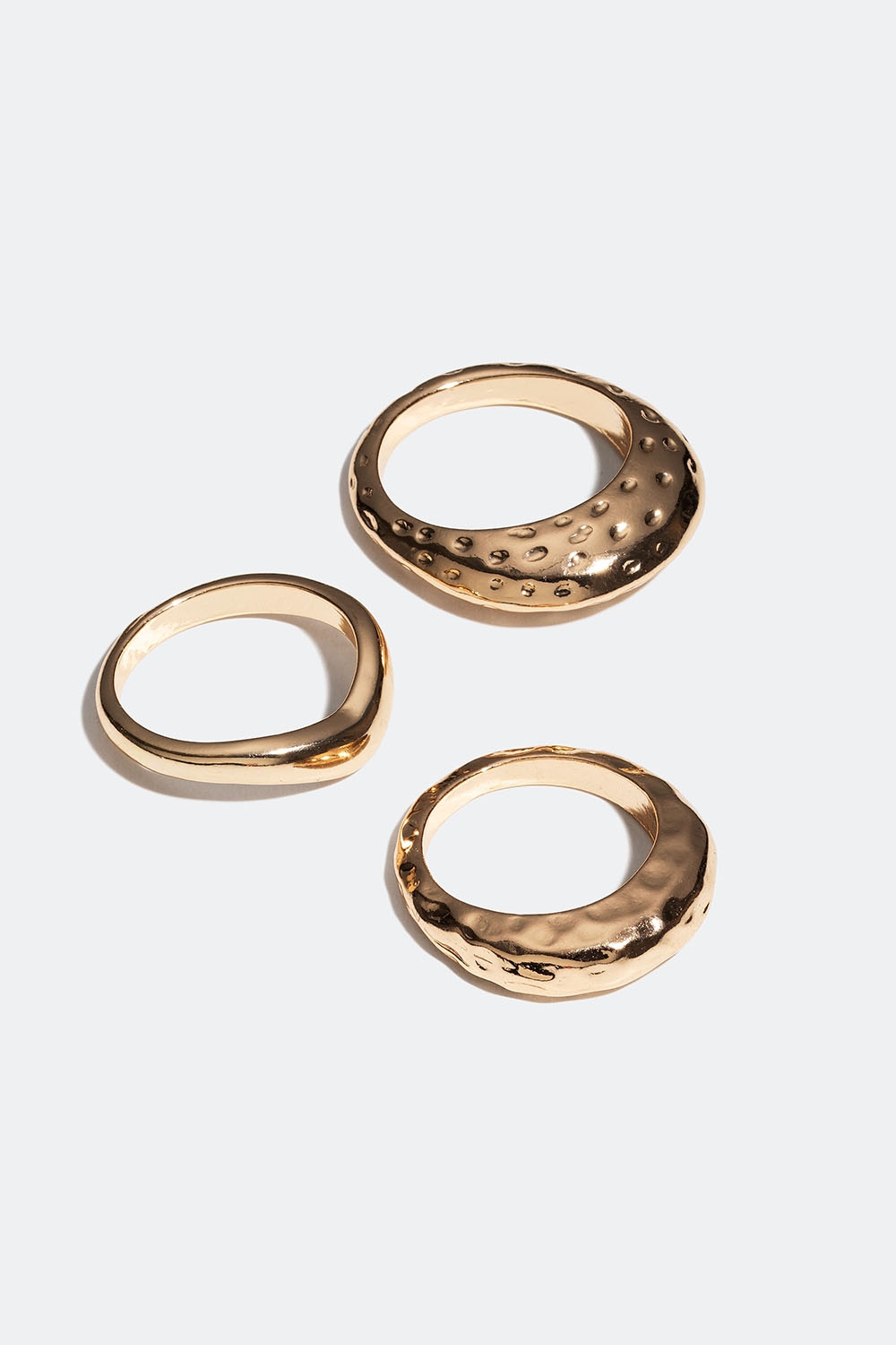 Guldfarvede ringe i glat og hamret design, 3-pak i gruppen Smykker / Ringe / Flerpak hos Glitter (25600103)
