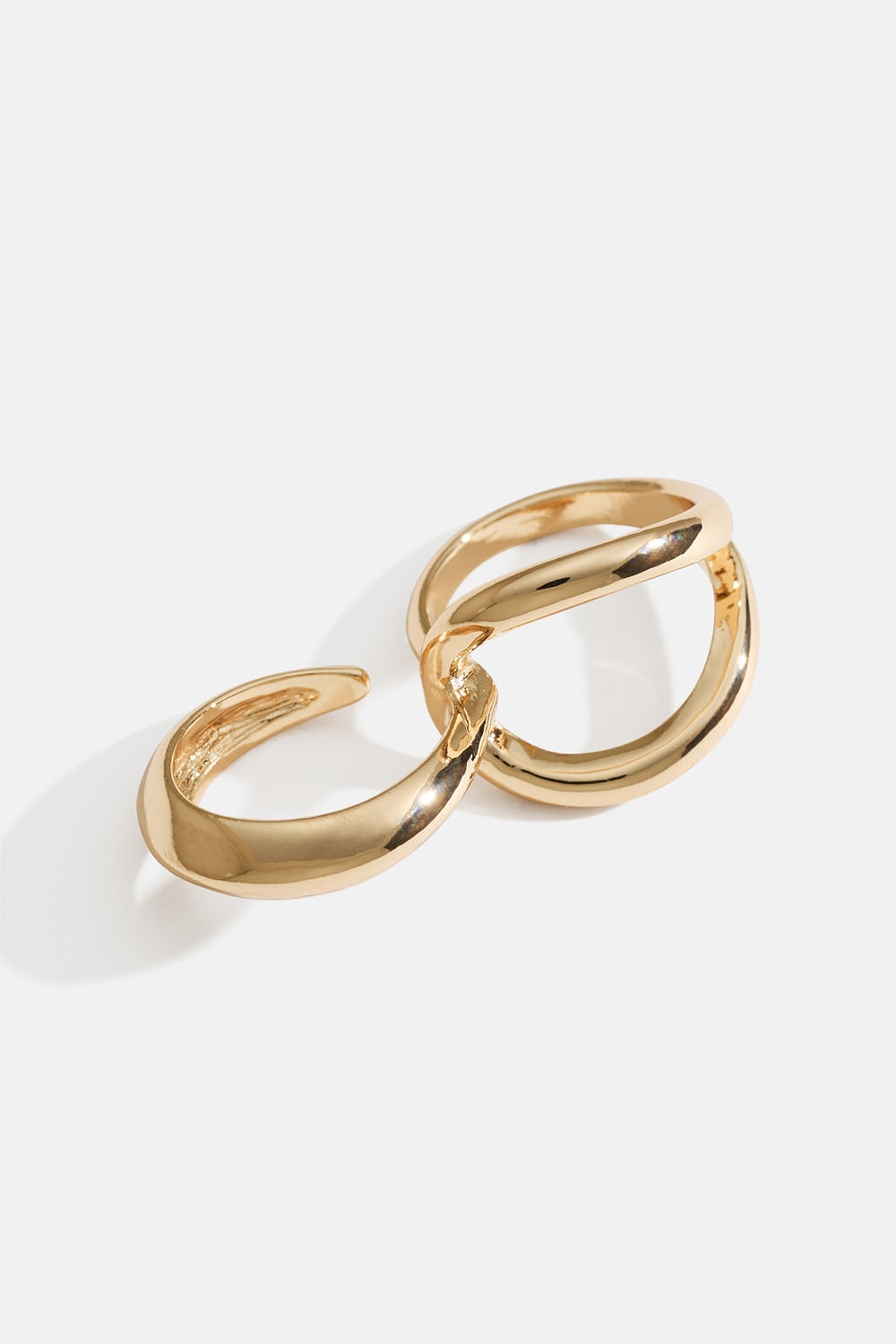 Guldfarvet dobbeltring med afrundet design i gruppen Smykker / Ringe hos Glitter (2560015620)