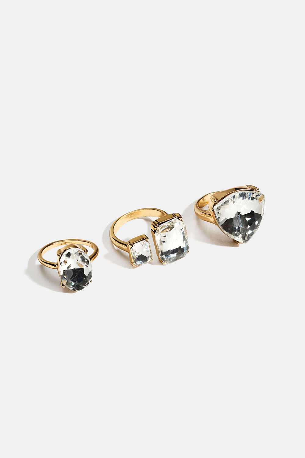 Guldfarvede ringe med glassten, 3-pak i gruppen Smykker / Ringe / Flerpak hos Glitter (2560016301)