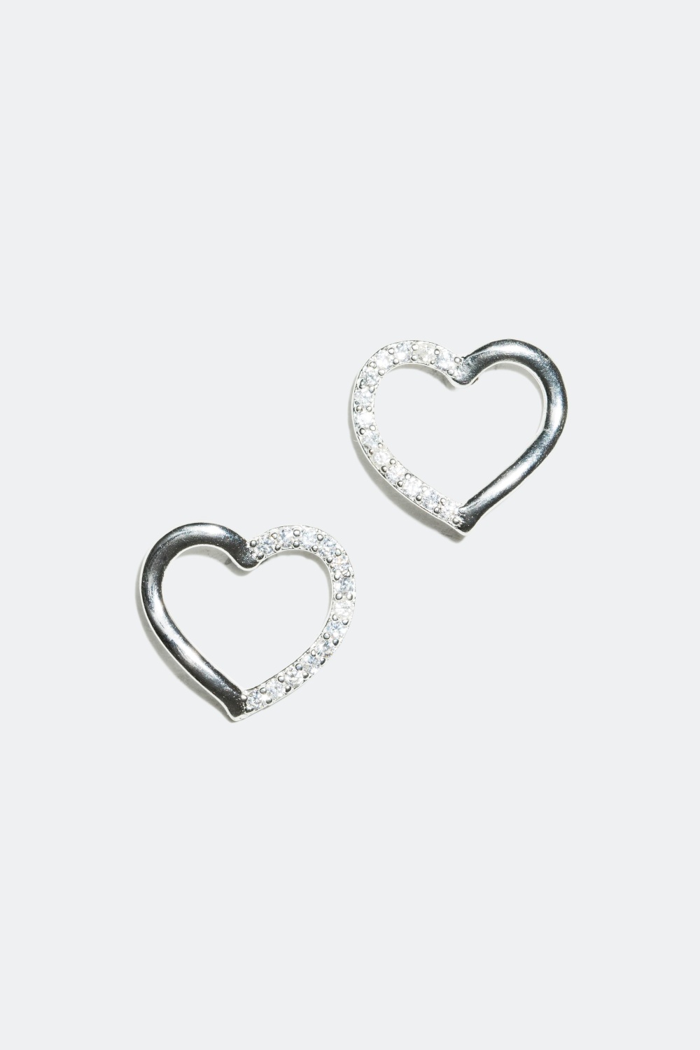 Sølvøreringe, hjerte som er pyntet med cubic zirconia glassten i gruppen Ægte sølv / Sølvøreringe / Ørestikker hos Glitter (322124)