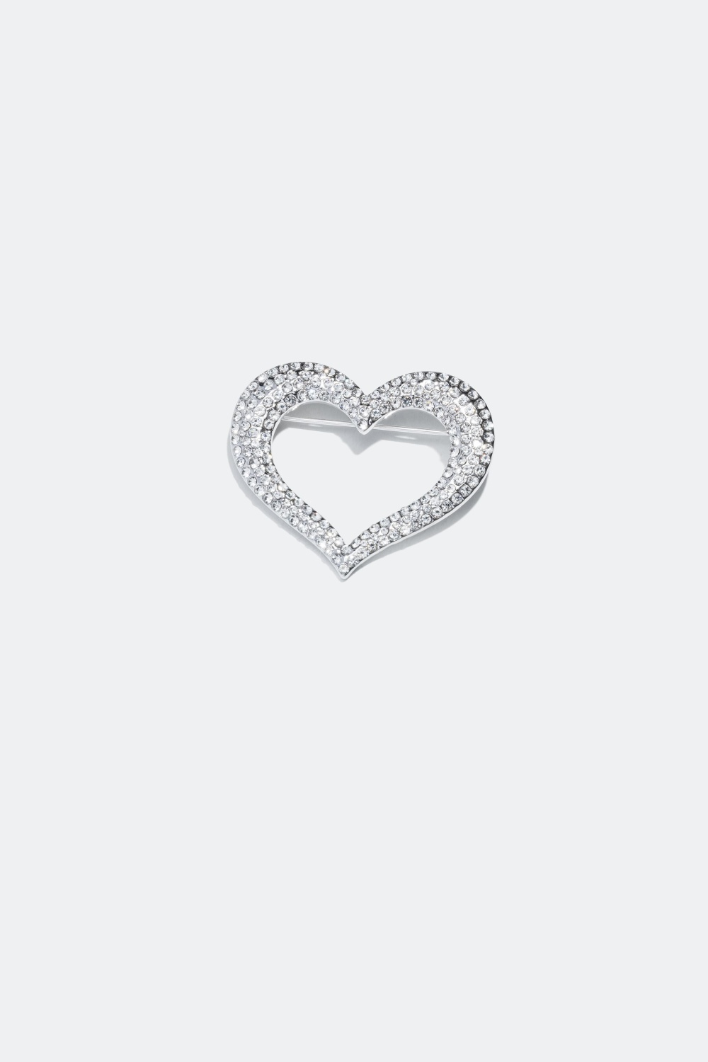 Sølvfarvet hjerteformet broche i gruppen Alle Smykker / Brocher hos Glitter (324469)