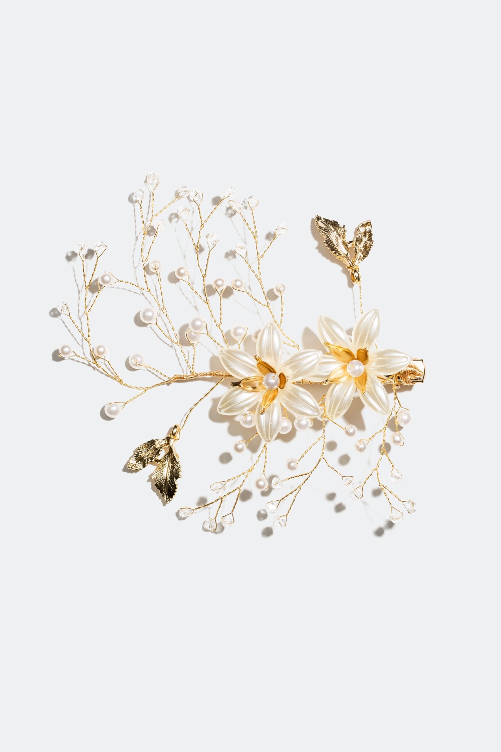 Hårspænde med perler og guldfarvede dekorationer i form af blomster og blade i gruppen Håraccessories / Spænder & klemmer / Hårpynt hos Glitter (326115)