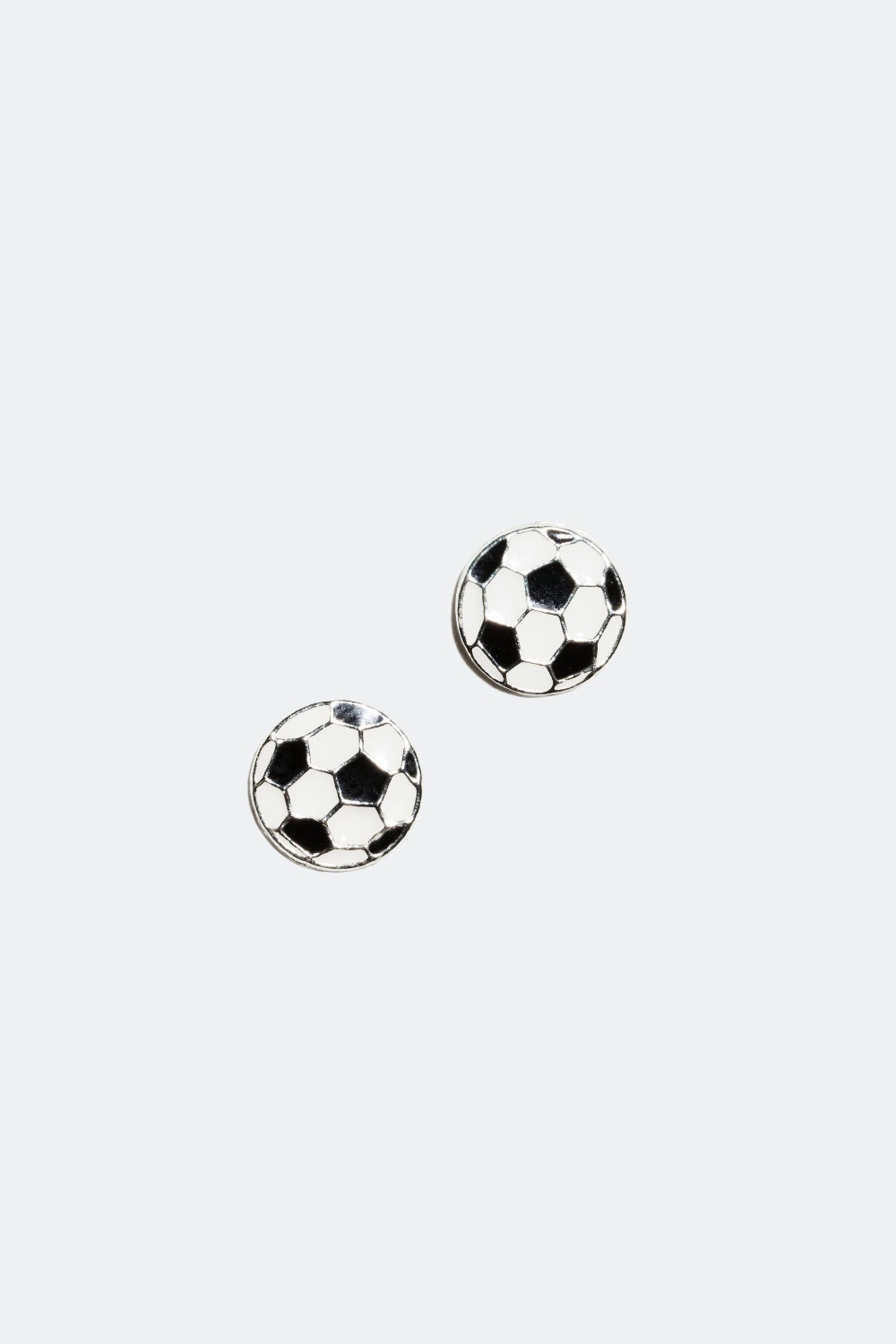 Øreringe i ægte sølv med en fodbold i gruppen Børn / Børnesmykker / Børneøreringe hos Glitter (326281)