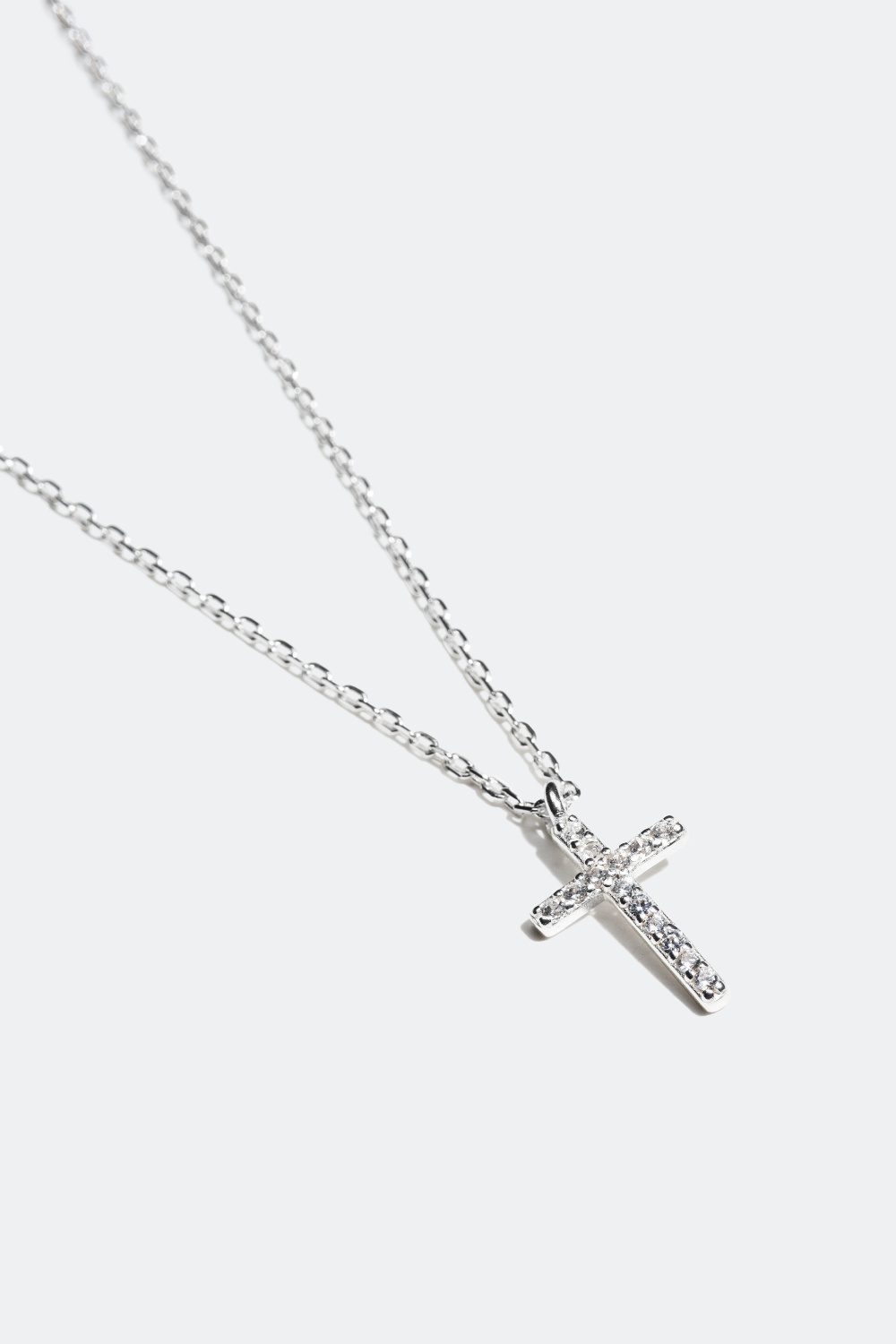 Sølvkæde med lille kors dekoreret med sten i gruppen Ægte sølv / Sølvhalskæder / Halskæder i ægte sølv med vedhæng hos Glitter (326307)