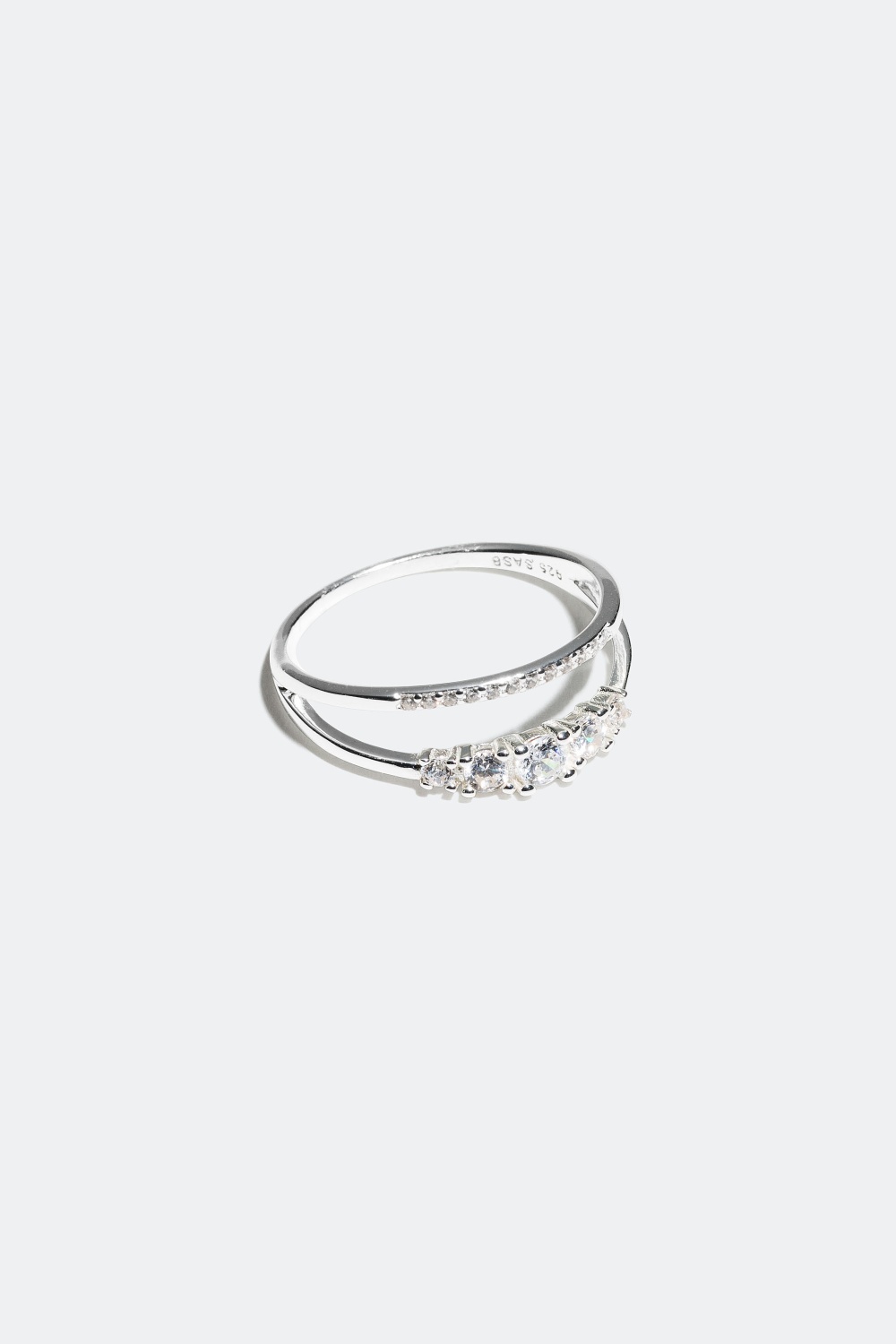 Dobbelt ring i ægte sølv med sten i forskellige størrelser i gruppen Alle Smykker hos Glitter (326716)