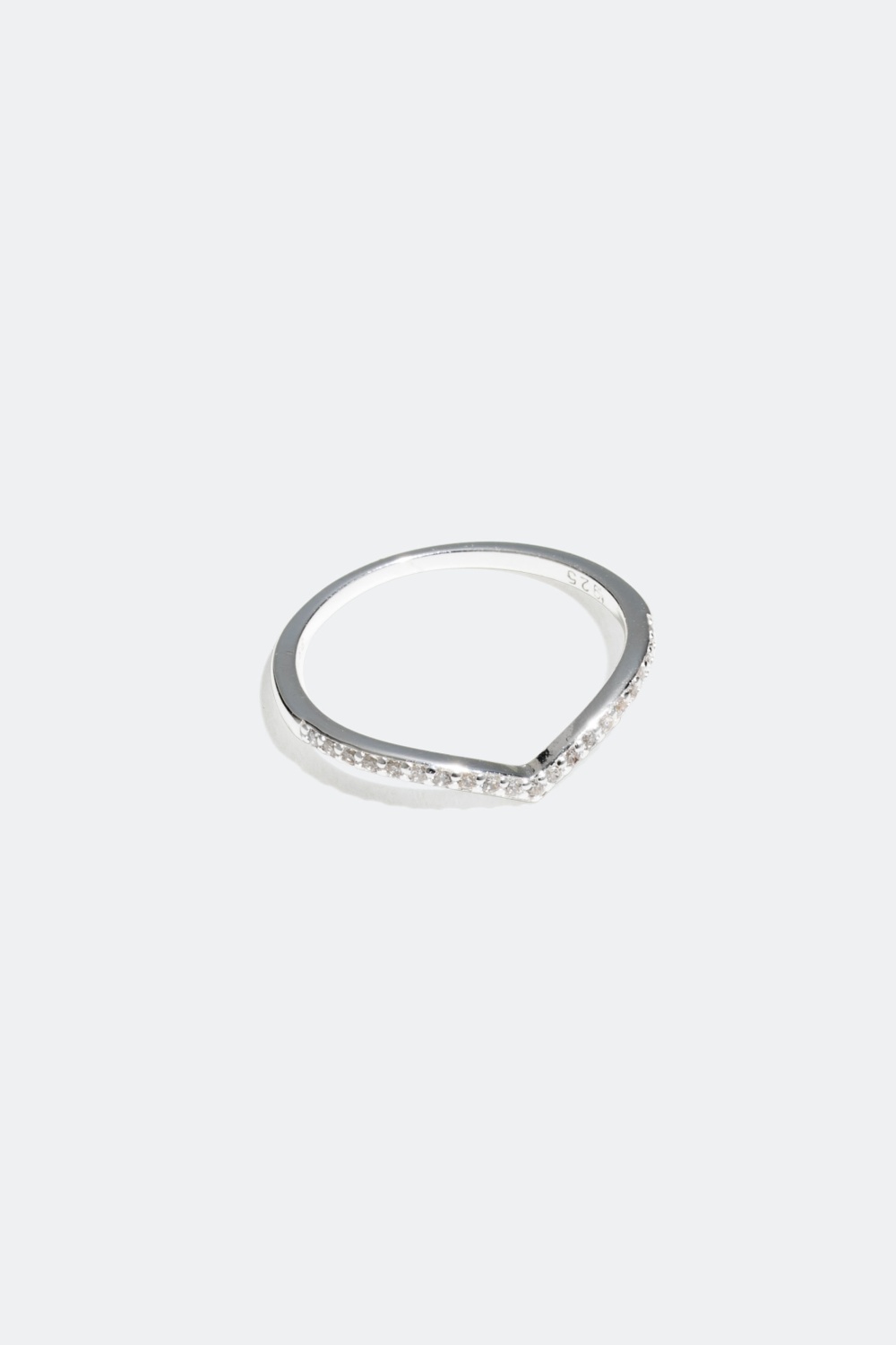 V-formet ring i ægte sølv med glassten i gruppen Smykker hos Glitter (326745)