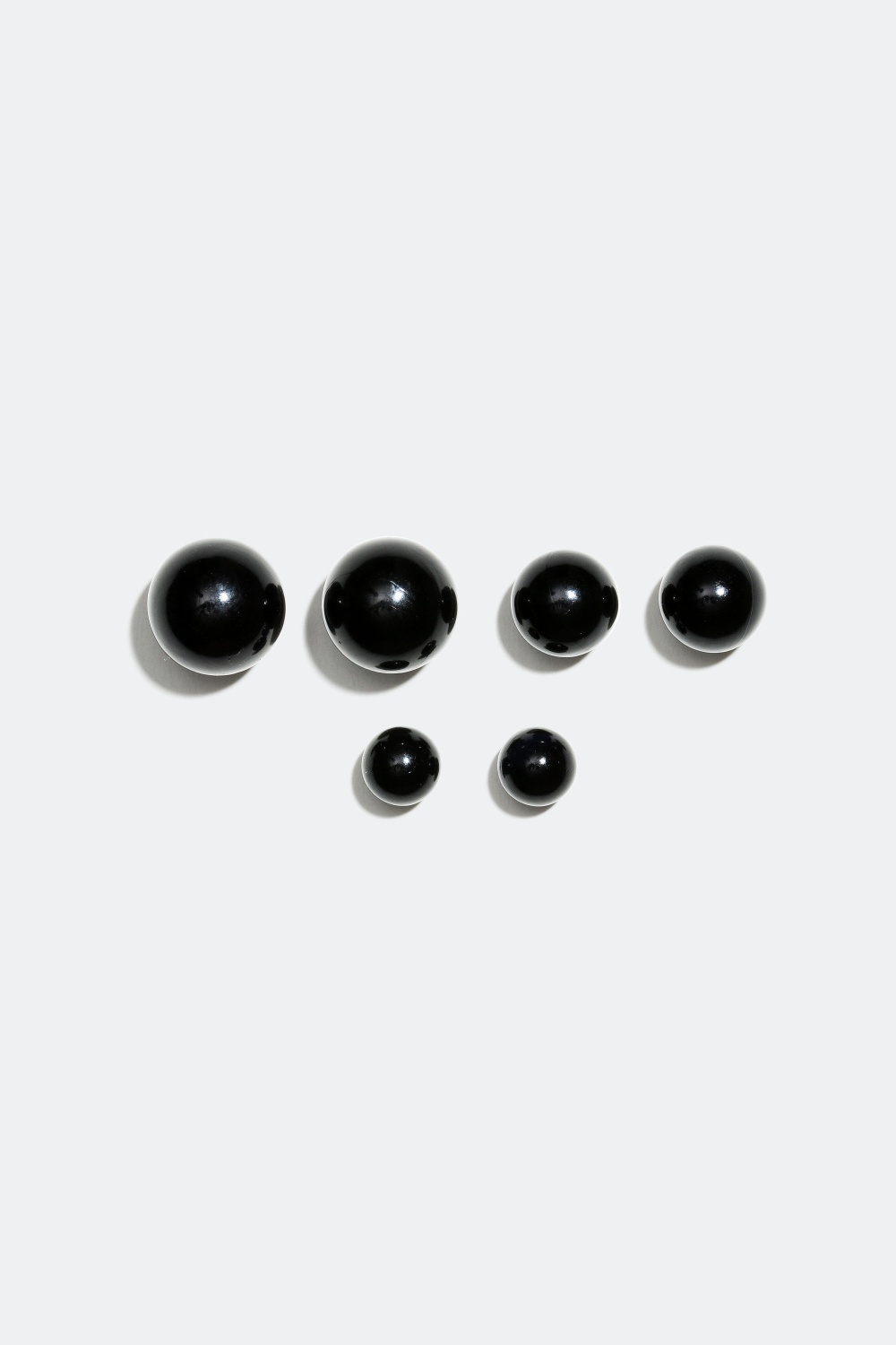 Ørestikker med sorte perler, 3-pak i gruppen Alle Smykker / Øreringe / Flerpak hos Glitter (326762)