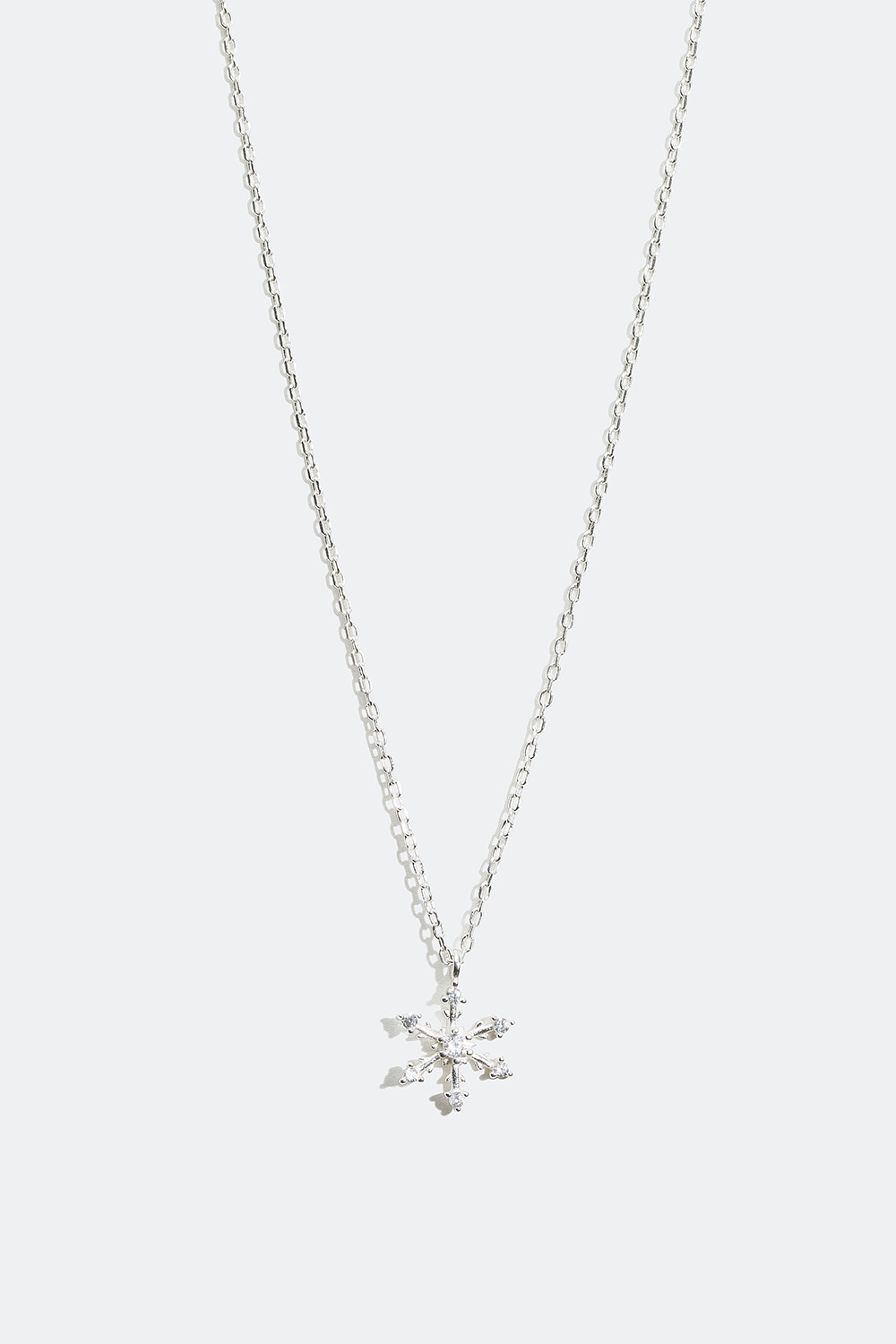 Halskæde i ægte sølv med stenbesat snefnug i gruppen Udsalg / Smykker hos Glitter (326947)