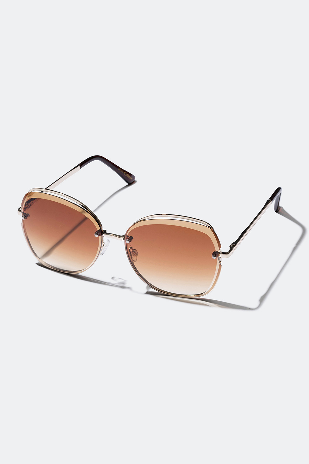 Retro solbriller med tonet glas i gruppen Solbriller hos Glitter (327275)