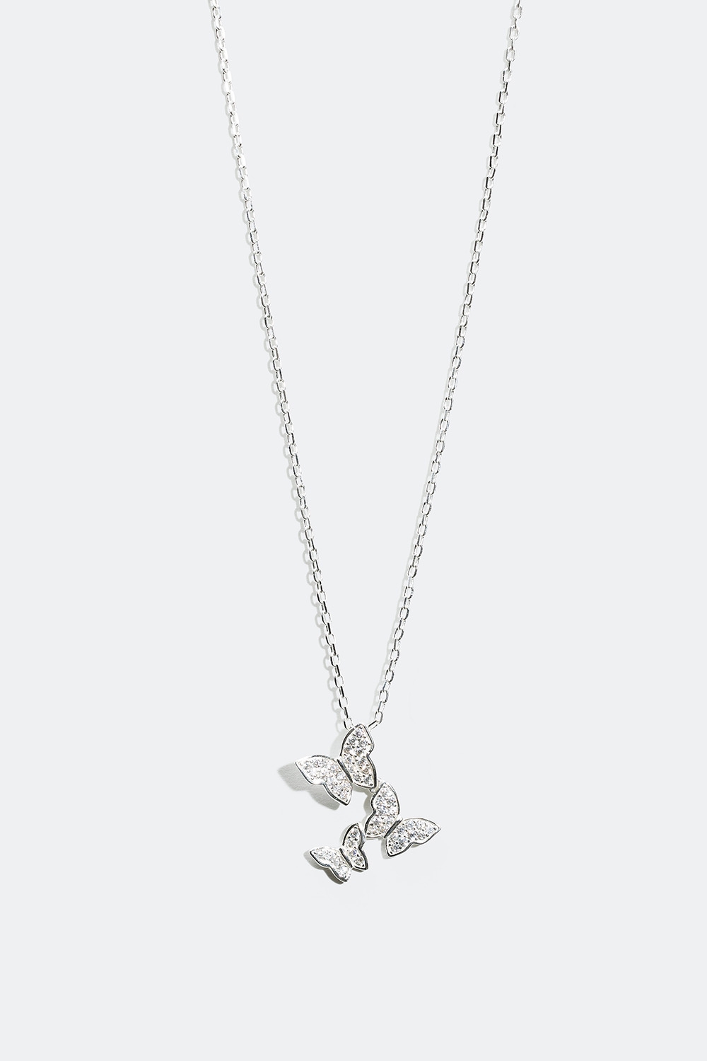 Sølvkæde med tre sommerfugle i gruppen Ægte sølv / Sølvhalskæder / Halskæder i ægte sølv med vedhæng hos Glitter (327602011000)