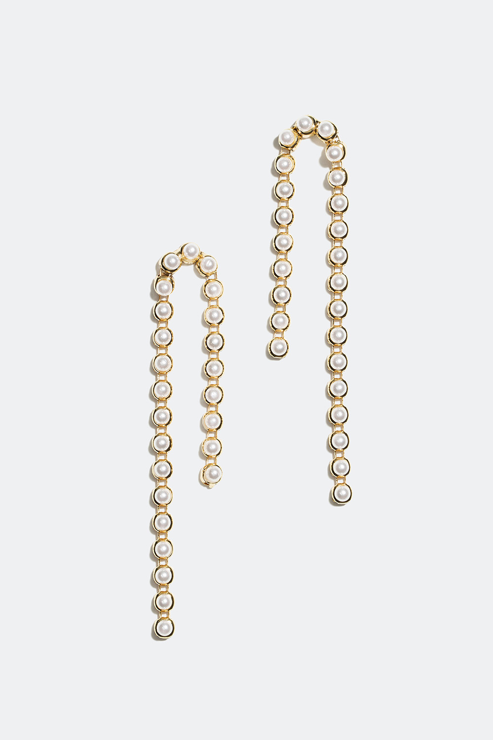 Øreringe med kæder og perler i gruppen Udsalg / Smykker hos Glitter (327976)
