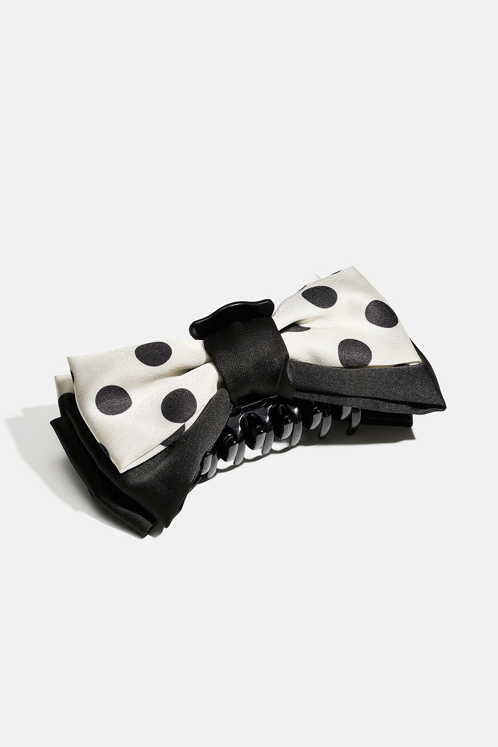 Hårspænde med sløjfe i sort og prikket silkeimitation i gruppen Håraccessories / Spænder & klemmer / Hårklemmer hos Glitter (331001929400)