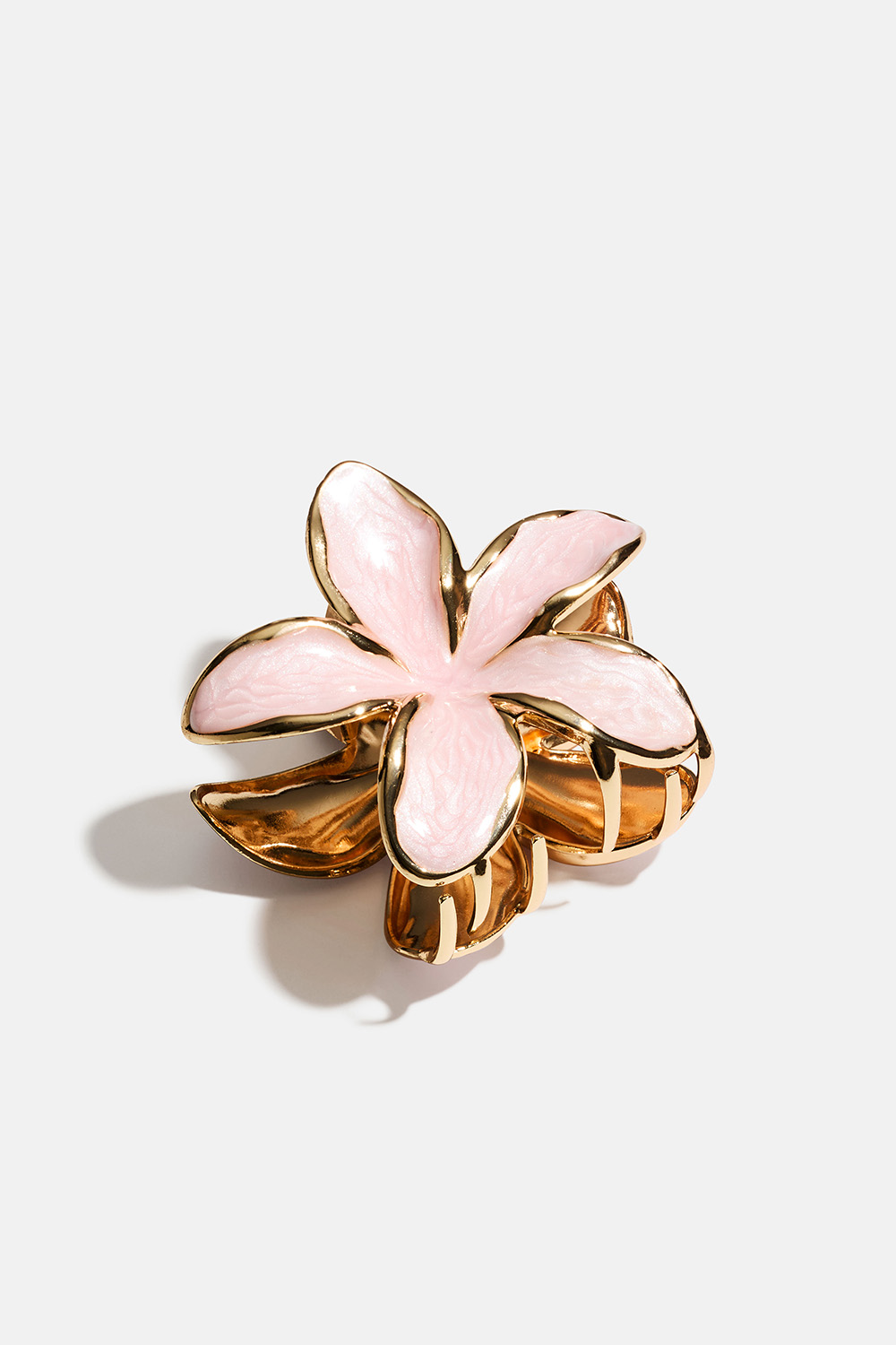 Lyserød blomsterformet hårklemme i guldfarvet metal i gruppen Håraccessories / Spænder & klemmer / Hårklemmer hos Glitter (331002035100)