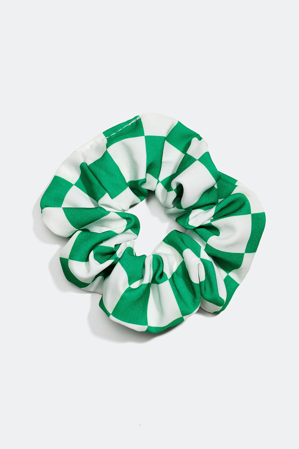 Grøn scrunchie med ternet mønster i gruppen Håraccessories / Scrunchies hos Glitter (332000537800)