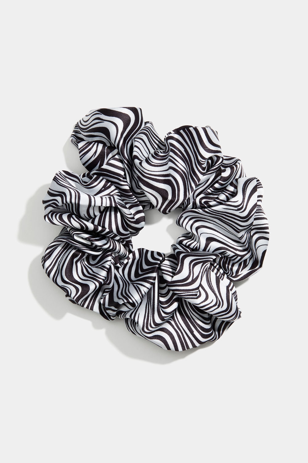 Sort/hvid scrunchie i gruppen Håraccessories / Scrunchies hos Glitter (332000710800)