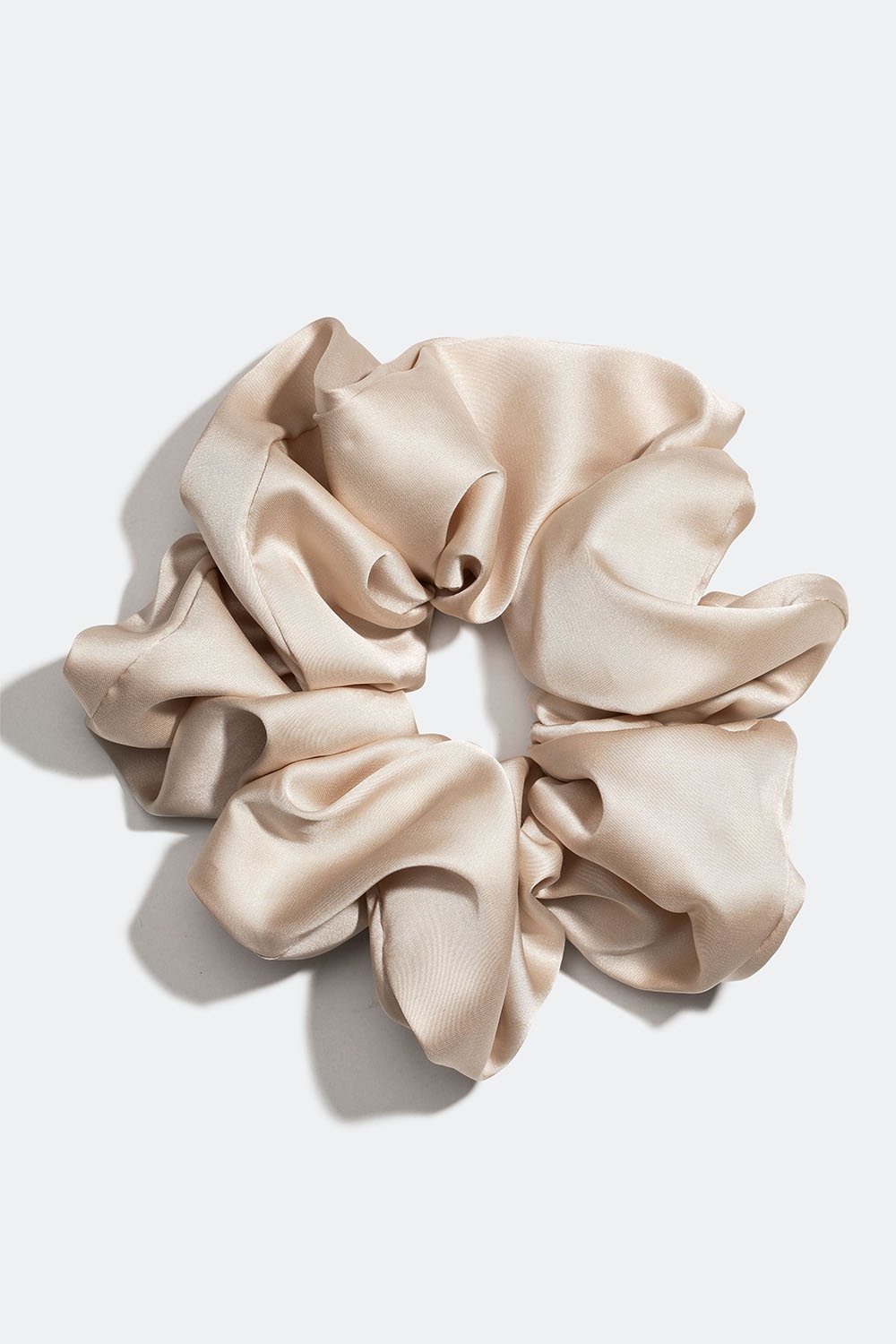 Stor beige scrunchie i gruppen Håraccessories / Scrunchies hos Glitter (332000718300)