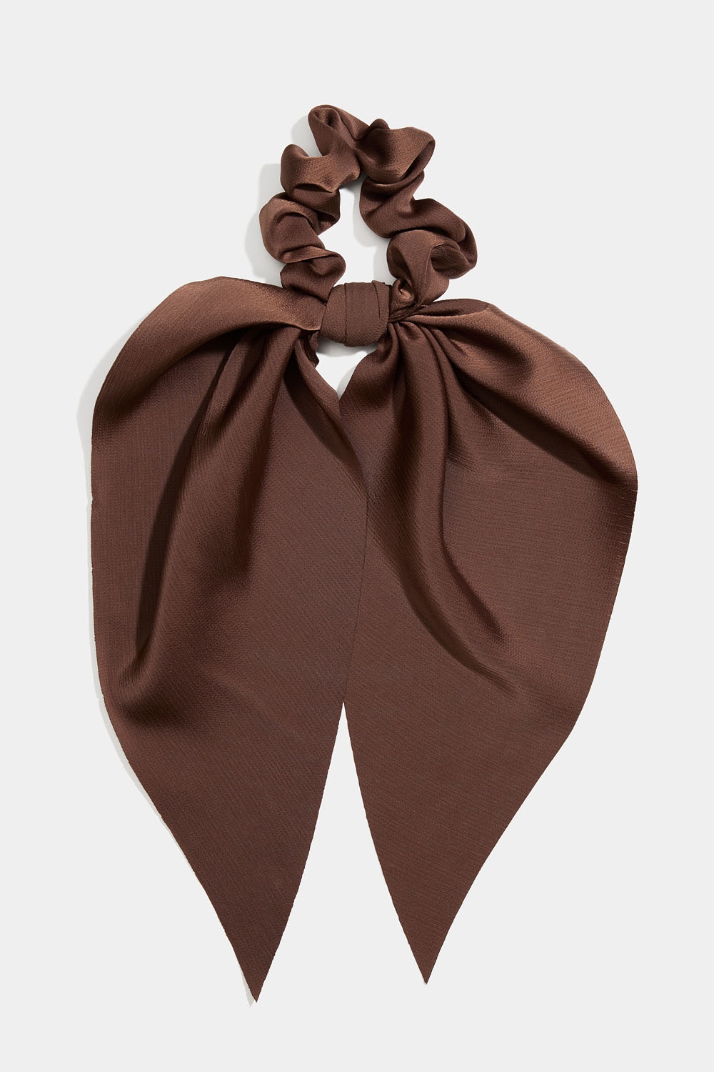 Brun scrunchie tail i gruppen Håraccessories / Scrunchies / Scrunchies med tørklædedetalje hos Glitter (332000798200)