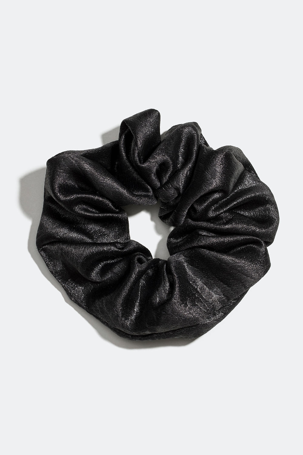 Sort glansfuld scrunchie i gruppen Håraccessories / Scrunchies hos Glitter (332000819000)