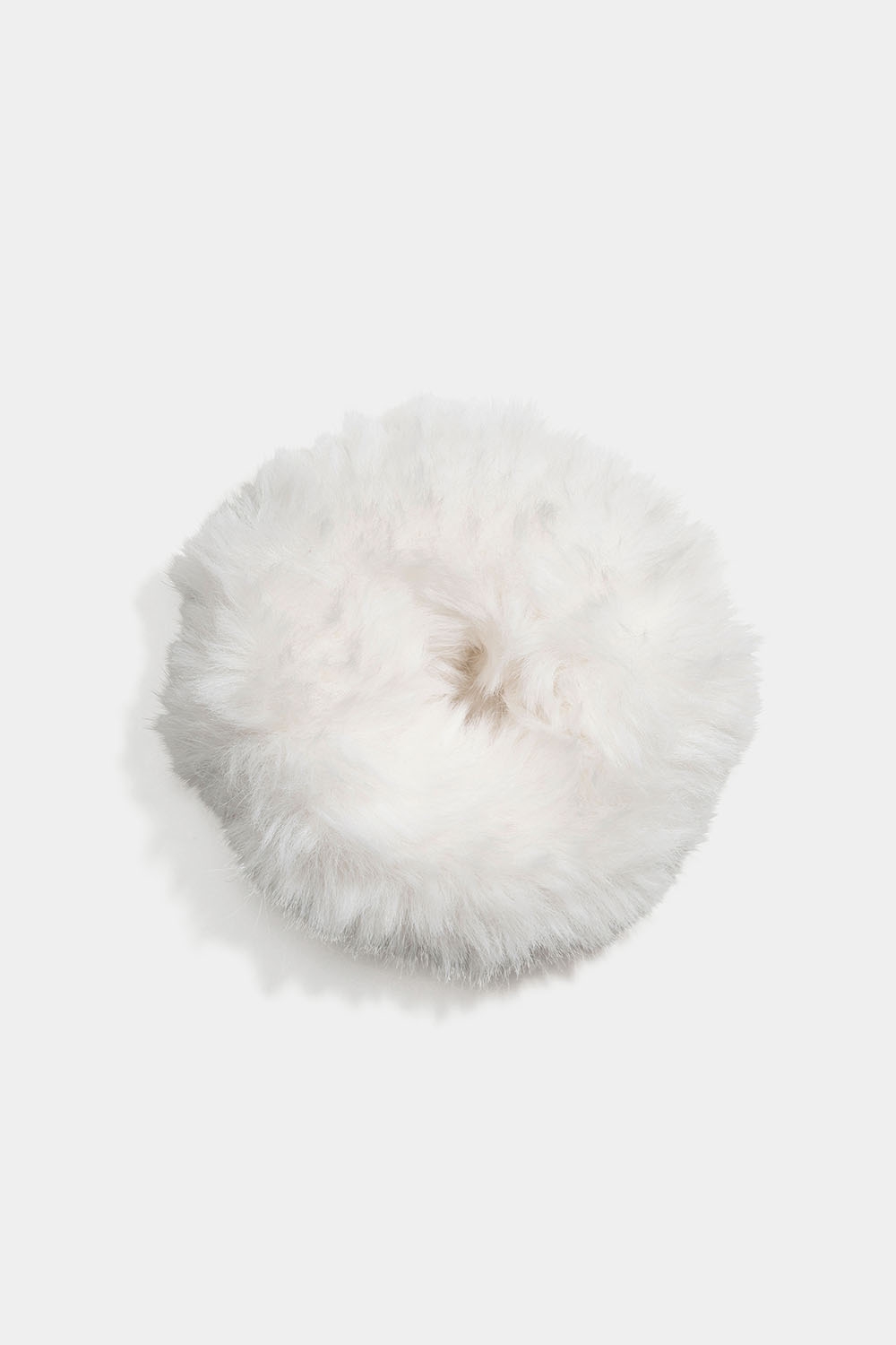 Hvid, fluffy scrunchie i gruppen Håraccessories / Scrunchies hos Glitter (332000963100)