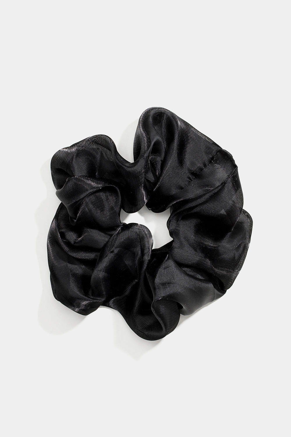 Scrunchie med glansfuldt, sort stof i gruppen Håraccessories / Scrunchies hos Glitter (332000989000)