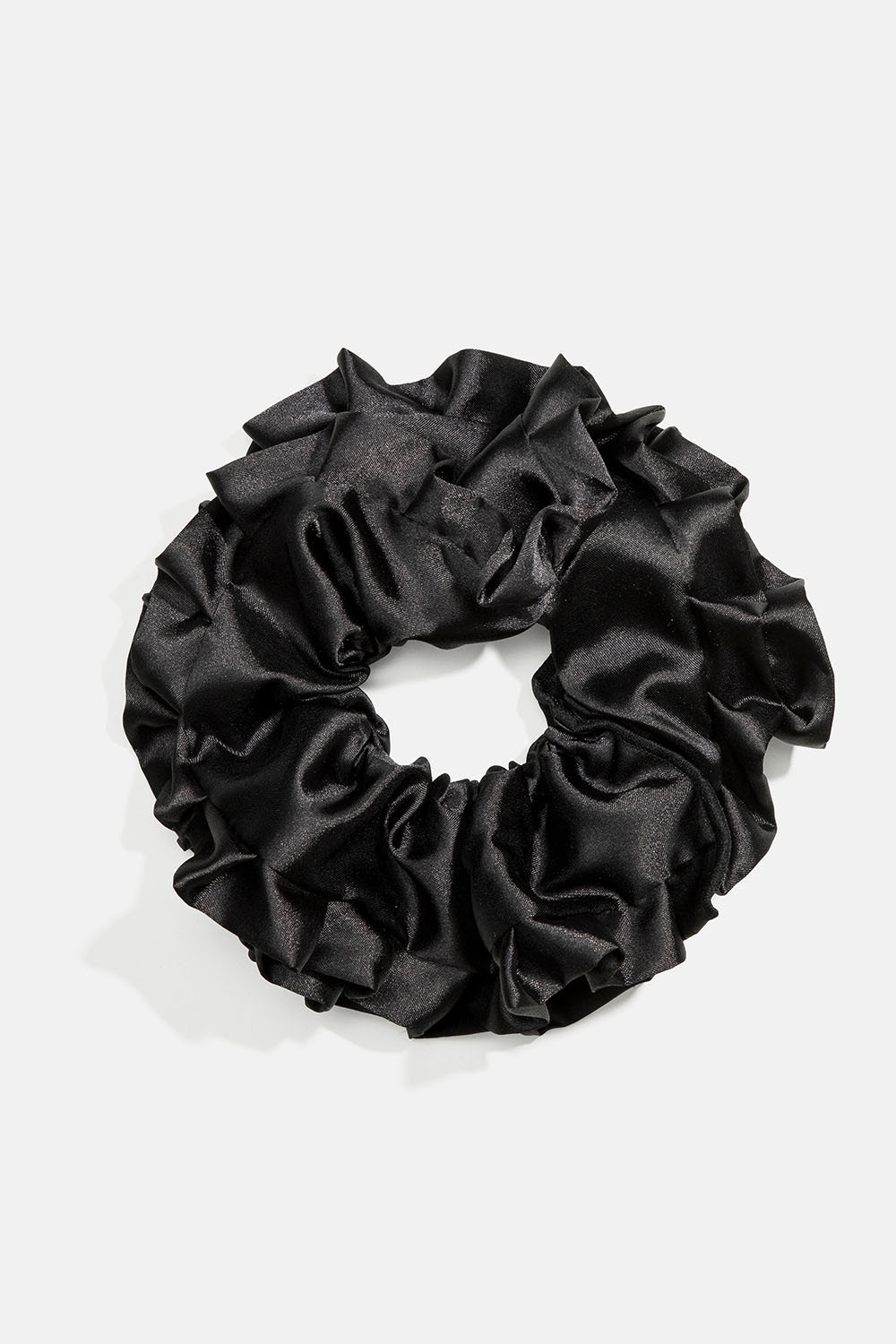 Stor, sort scrunchie med volanter i gruppen Håraccessories / Scrunchies / Mega scrunchies hos Glitter (332001109000)