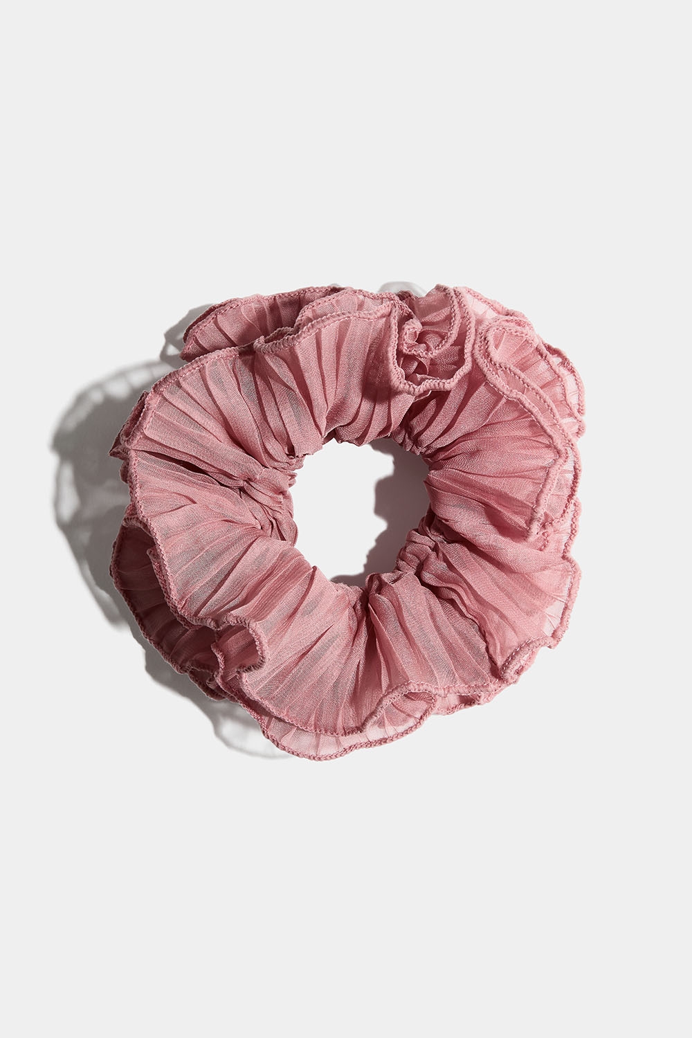 Lyserød scrunchie med plisseret tyl i gruppen Håraccessories / Scrunchies hos Glitter (332001195100)