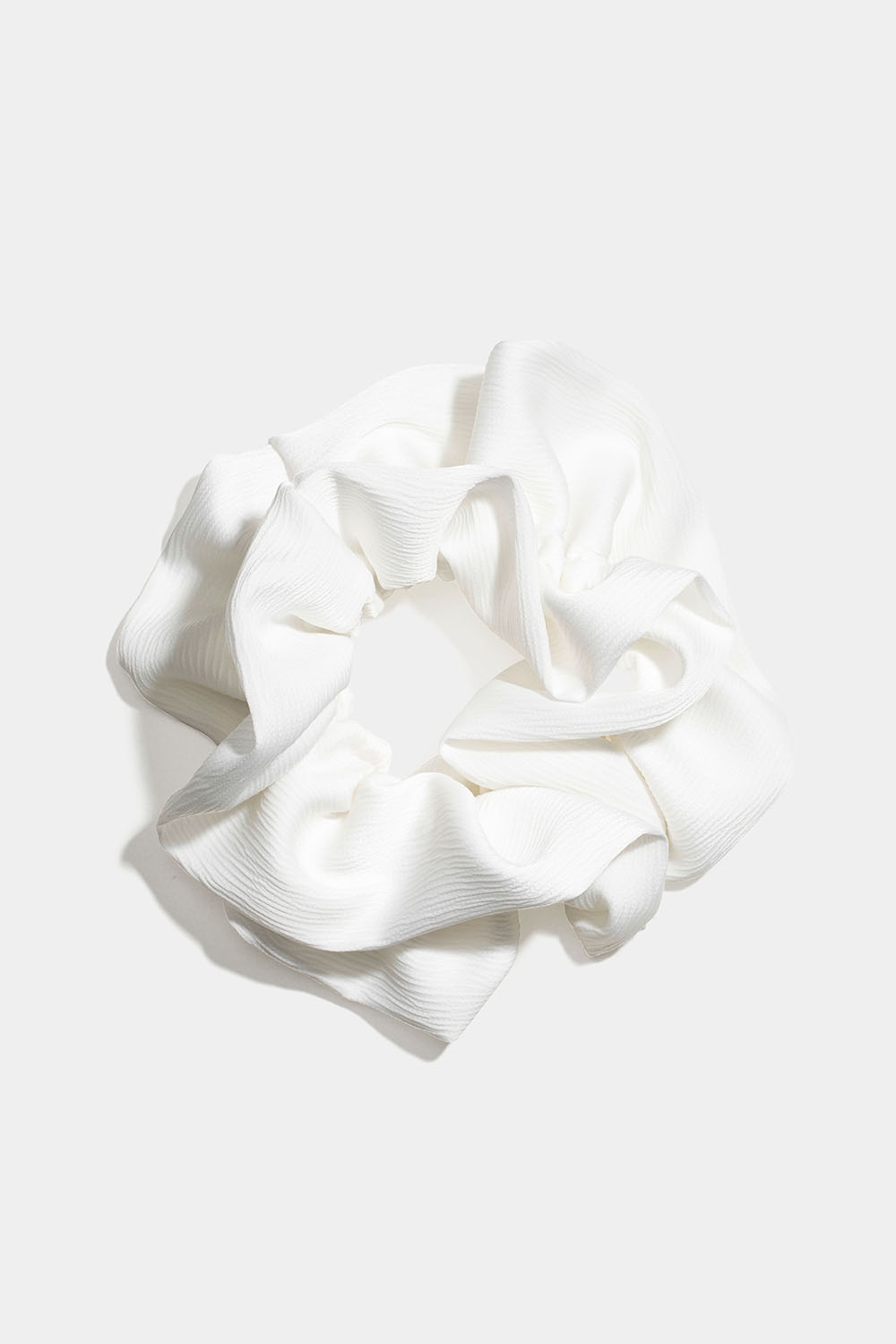 Hvid scrunchie i dobbelt stof i gruppen Håraccessories / Scrunchies hos Glitter (332001243000)