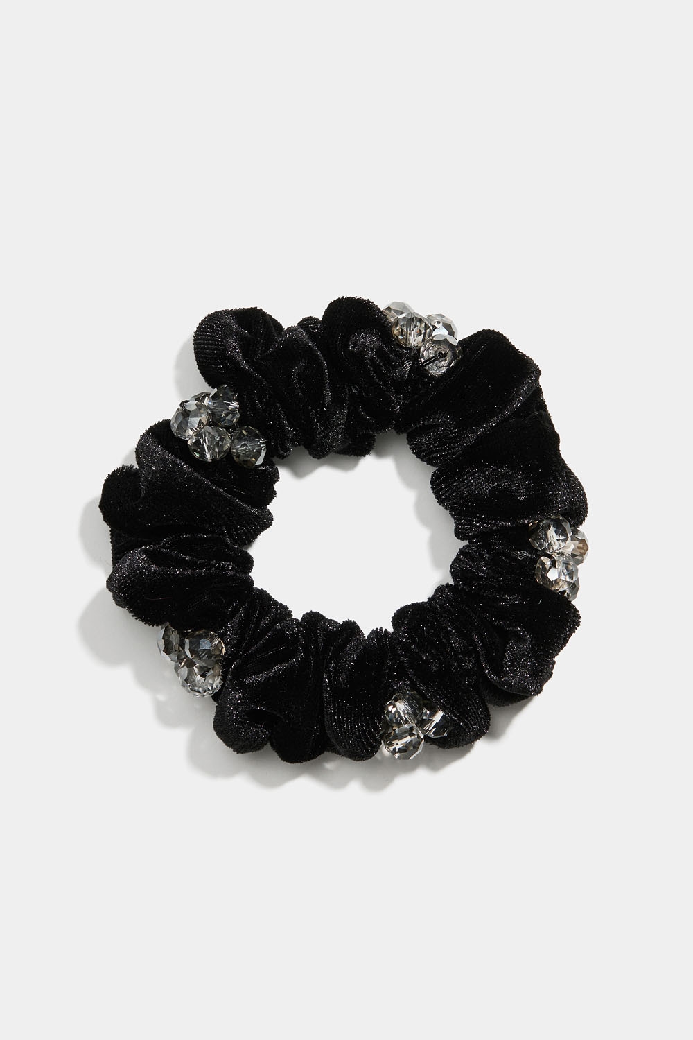 Scrunchie i fløjl med grå perler i gruppen Store week / hos Glitter (332001509000)