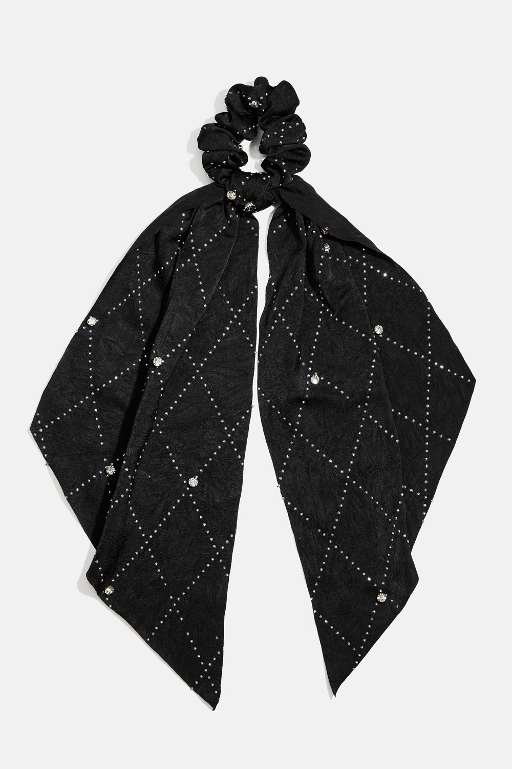 Scrunchie tail med små nitter og sten i gruppen Håraccessories / Scrunchies / Scrunchies med tørklædedetalje hos Glitter (332001579000)