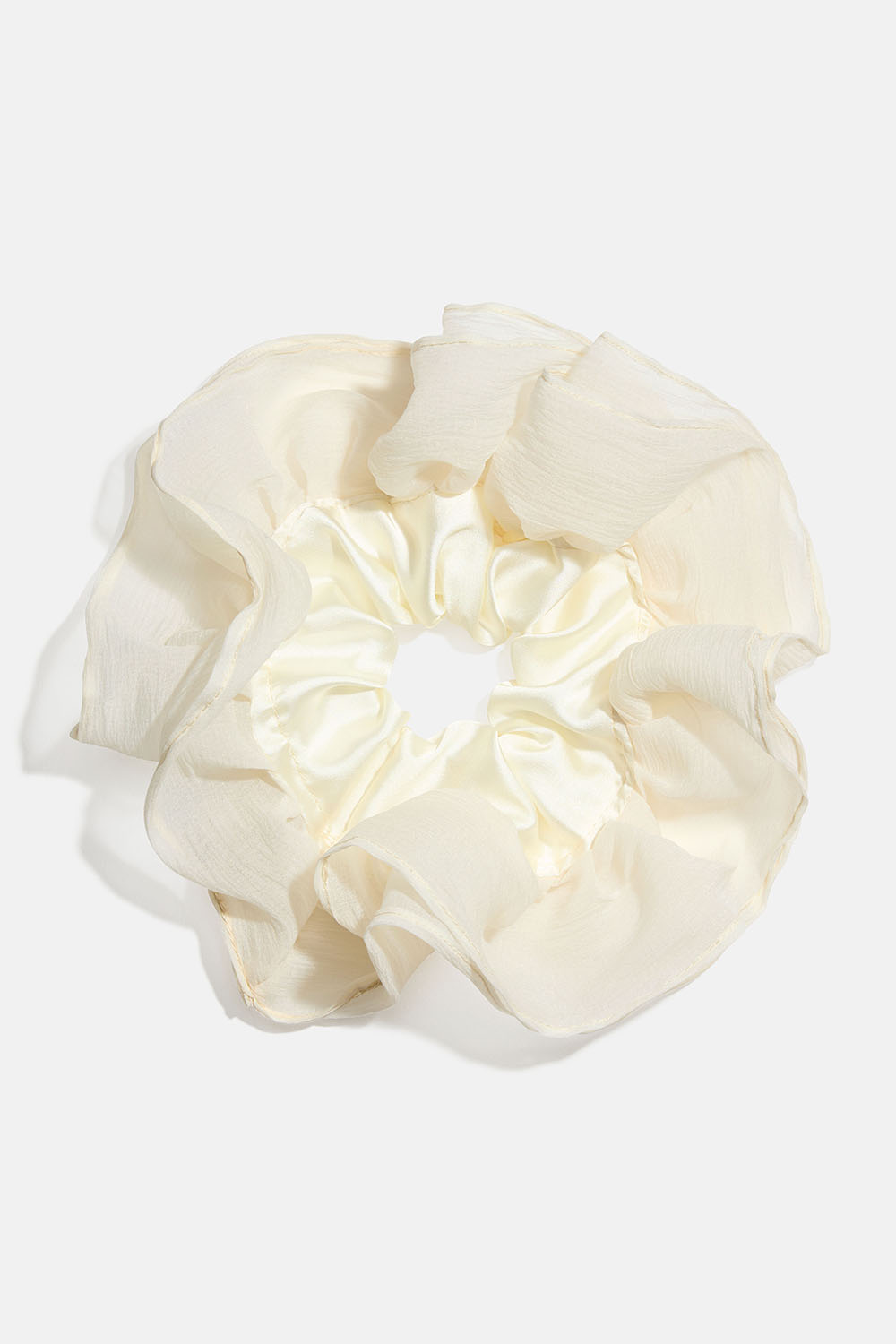 Stor scrunchie i hvid imiteret silke og organza i gruppen Store week / hos Glitter (332001588300)