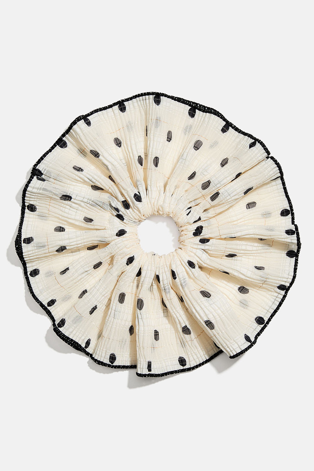 Stor hvid scrunchie med sorte prikker og kant i gruppen Håraccessories / Scrunchies / Mega scrunchies hos Glitter (332001603400)