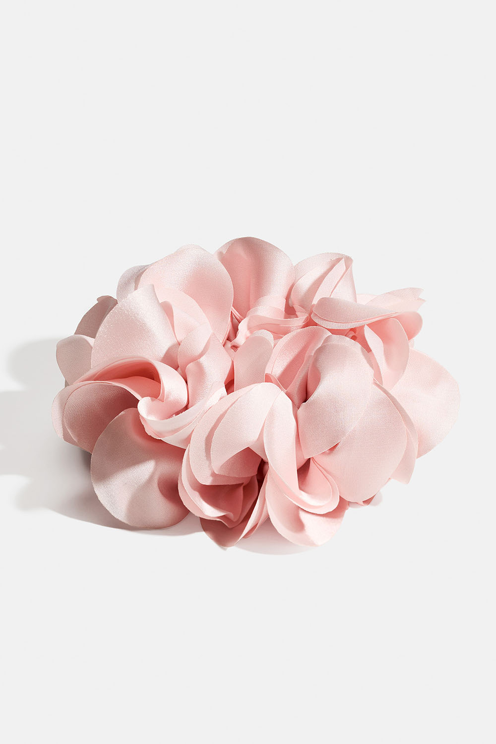 Lyserød scrunchie med design af blomsterblad i gruppen Håraccessories / Scrunchies hos Glitter (332002065000)
