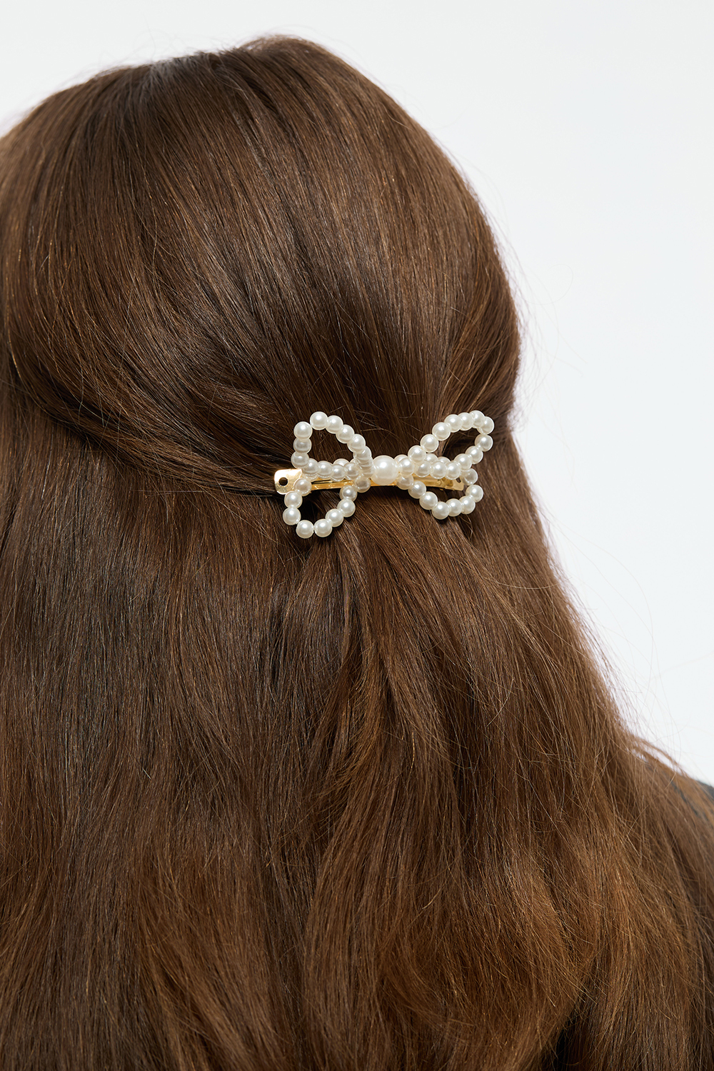 Hårspænde med sløjfe med hvide perler i gruppen Håraccessories hos Glitter (335001322000)