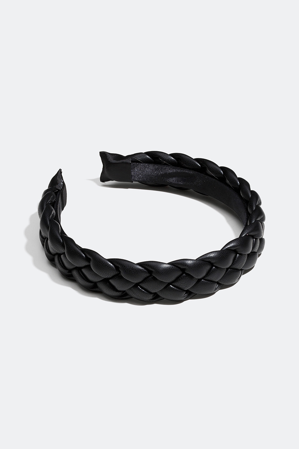 Flettet diadem i imiteret læder i gruppen Håraccessories / Hårbøjler / Brede hos Glitter (336000219000)