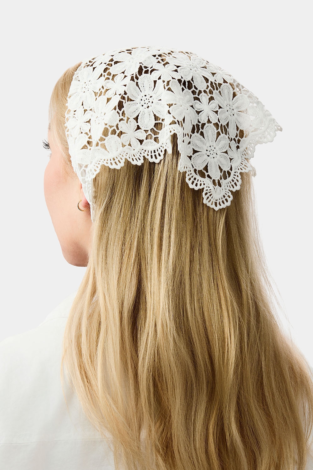 Hårtørklæde i hvid blonde i gruppen Håraccessories / Spænder & klemmer / Hårpynt hos Glitter (336001173000)