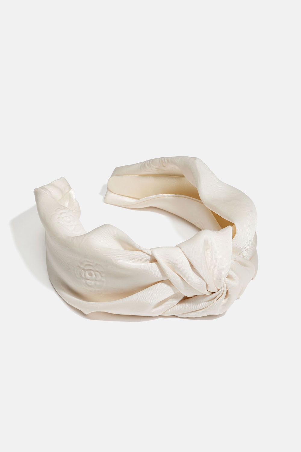 Hvid hårbøjle med knude og rosemønster i gruppen Håraccessories / Hårbøjler / Brede hos Glitter (336001513100)