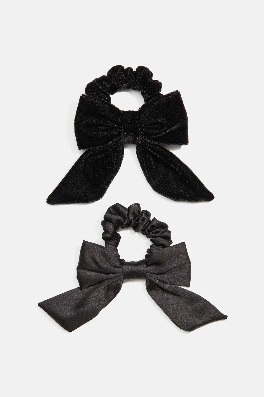 Sort scrunchie med sløjfe, 2-pak i gruppen Børn / Hårpynt til børn / Børnescrunchies hos Glitter (403000339000)