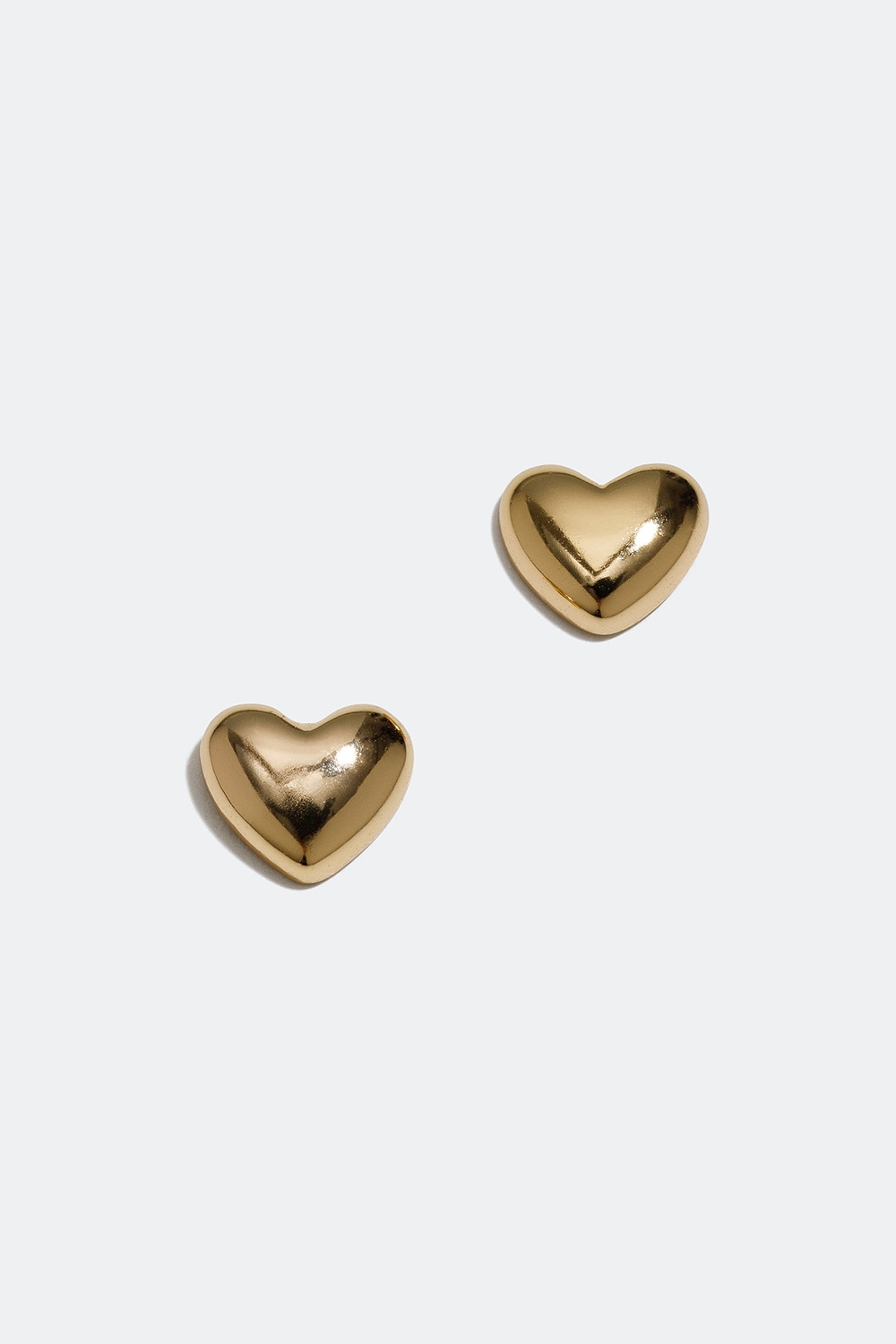 Små ørestikker med hjerter forgyldt med 18 karat guld i gruppen Børn / Børnesmykker / Børneøreringe hos Glitter (405000092002)