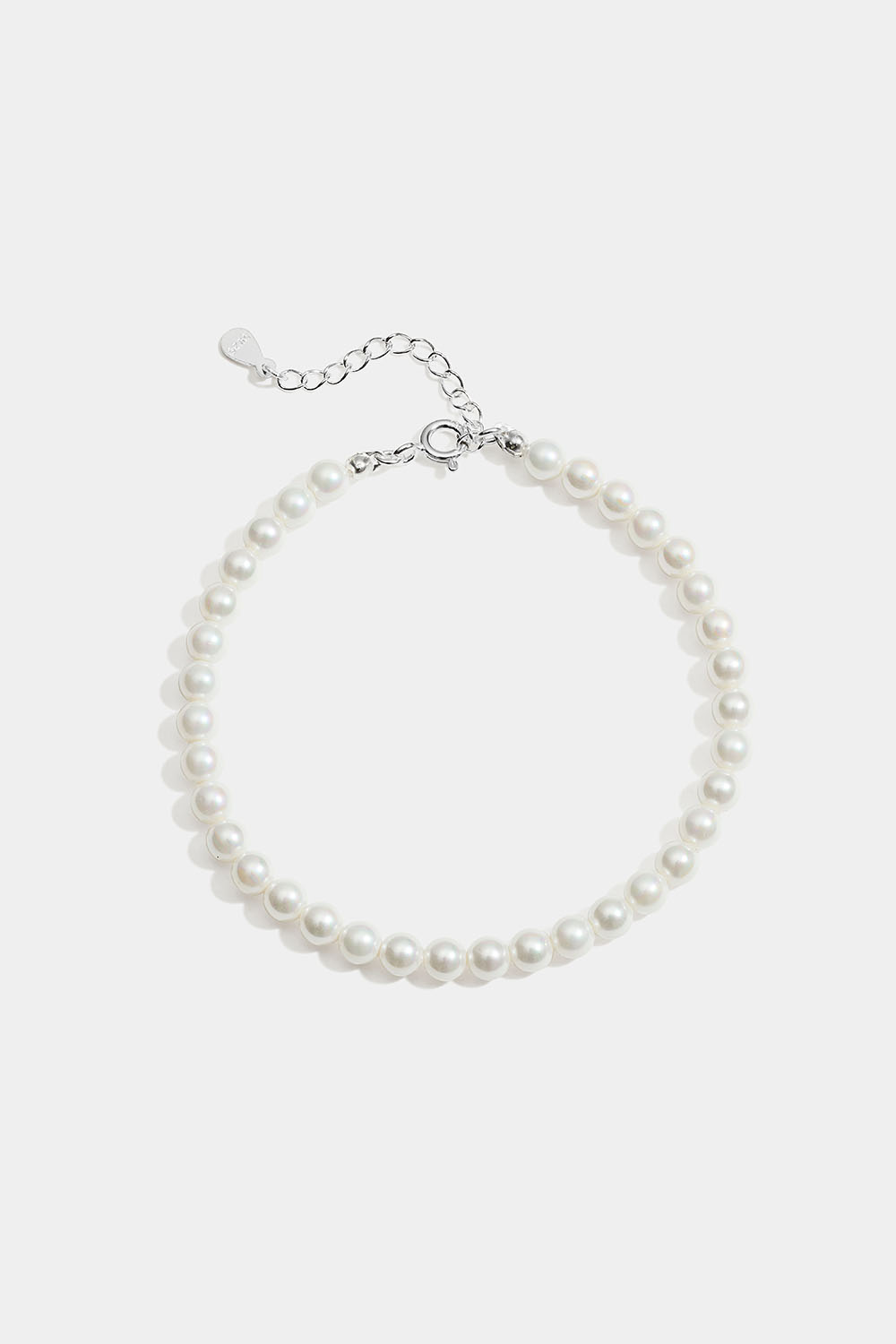 Armbånd i ægte sølv med hvide glasperler i gruppen Ægte sølv / Sølvarmbånd hos Glitter (551001191000)
