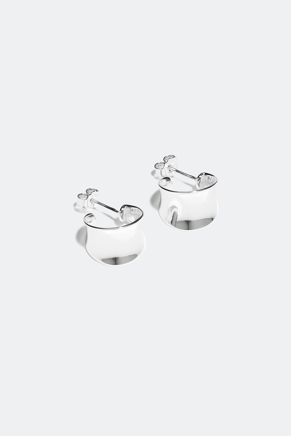 Hoops i ægte sølv med konkavt design i gruppen Sølvsmykker / Sølvøreringe / Hoops hos Glitter (55300003)
