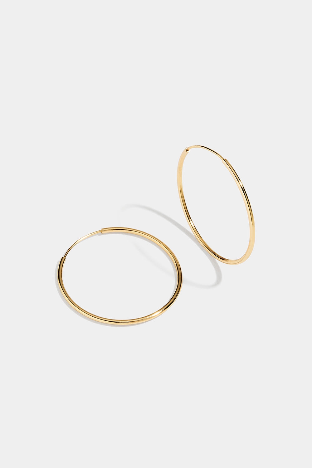 Tynde hoops i 18 karat forgyldt sølv, 3 cm i gruppen 18 kt. forgyldt sølv hos Glitter (553000822000)