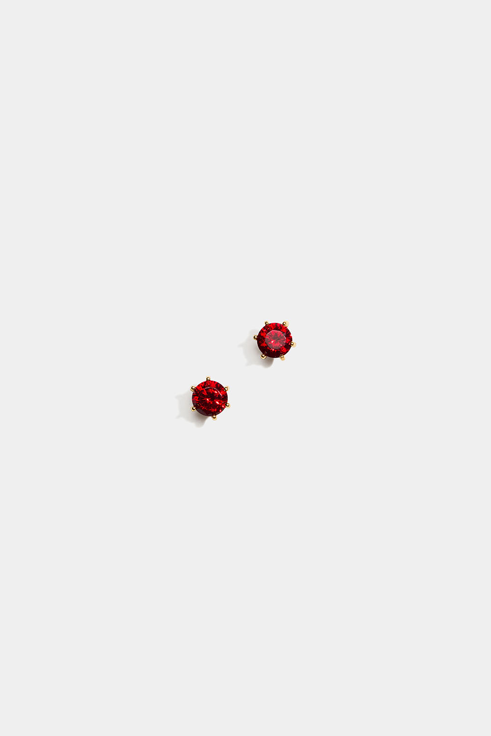 Ørestikker i 18 k forgyldt ægte sølv med røde Cubic Zirconia i gruppen Guldbelagt ægte sølv / Guldbelagte øreringe hos Glitter (553000856000)