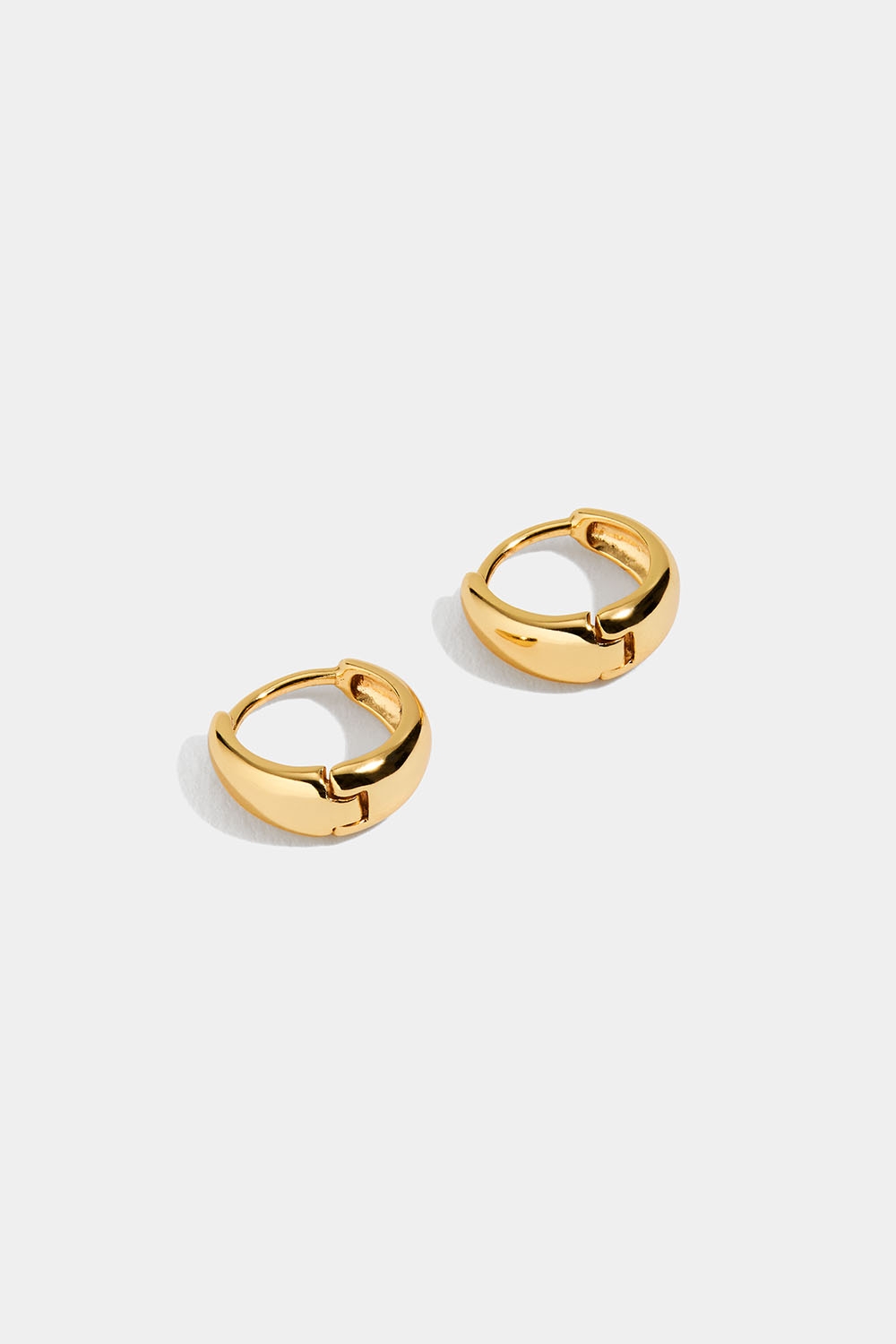 Mini-hoops forgyldt med 18 kt. guld i gruppen 18 kt. forgyldt sølv / Øreringe i 18 kt. guld hos Glitter (553000932000)