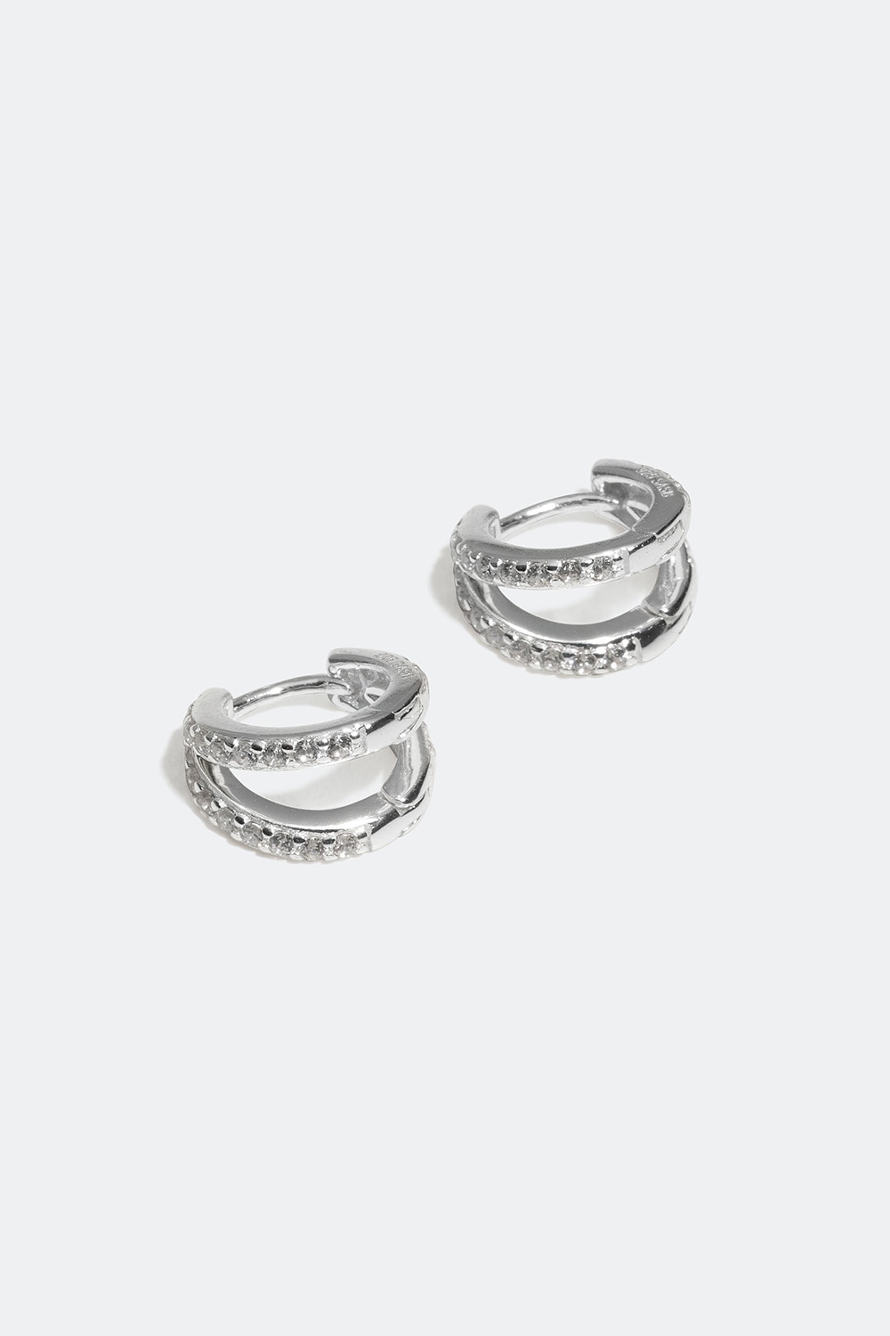 Dobbelte mini hoops med Cubic Zirconia i gruppen Ægte sølv / Sølvøreringe / Hoops i ægte sølv hos Glitter (553001921000)