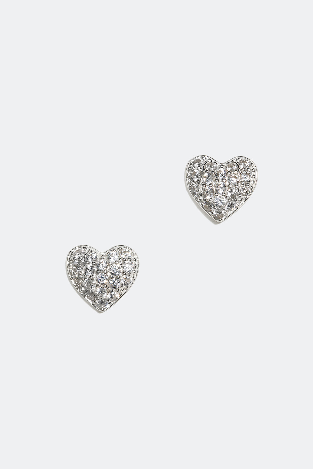 Hjerteformede ørestikker i ægte sølv med Cubic Zirconia i gruppen Ægte sølv / Sølvøreringe / Ørestikker i ægte sølv hos Glitter (553002120201)