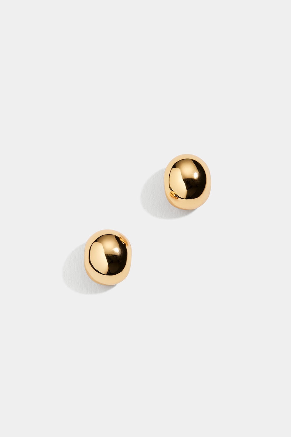 Små blanke hoops i 18k guldbelagt sterlingsølv med bredt design i gruppen 18 kt. forgyldt sølv hos Glitter (553003332002)