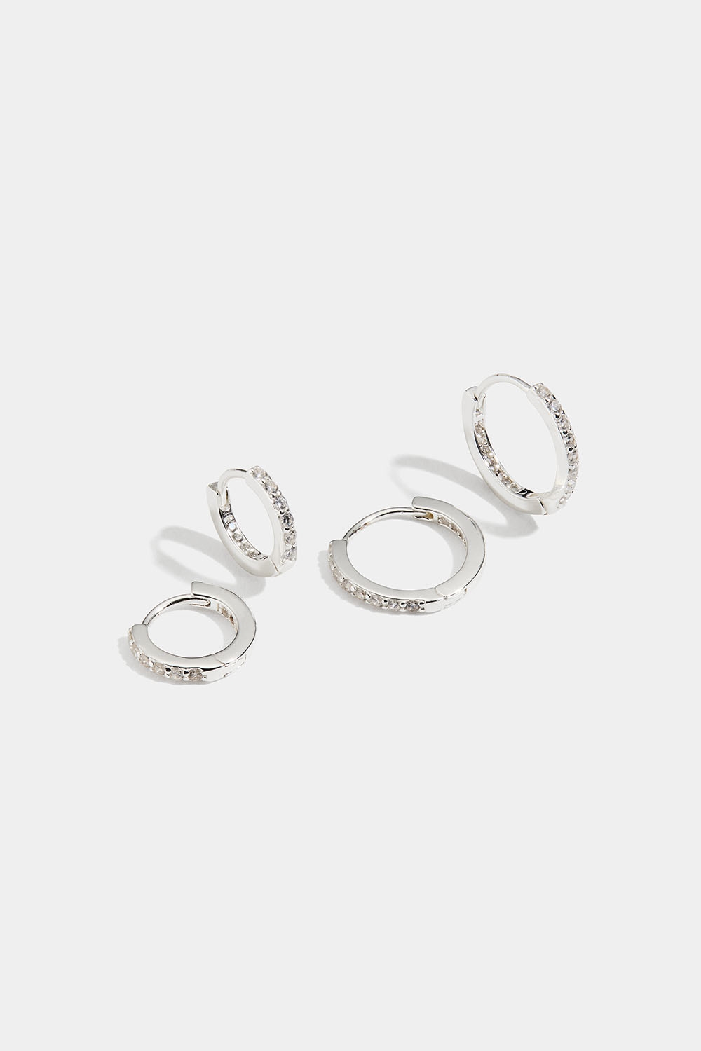 Hoops i ægte sølv med cubic zirconia, 2-pak i gruppen Ægte sølv / Sølvøreringe / Hoops i ægte sølv hos Glitter (553004141001)