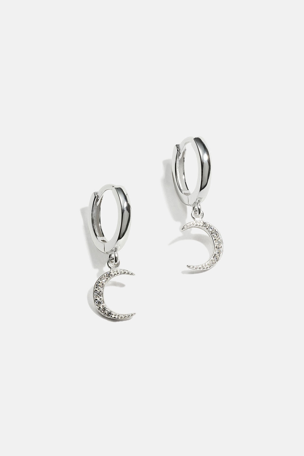 Hoops i ægte sølv med måne og kubisk zirkonia i gruppen Store week / hos Glitter (553004751001)