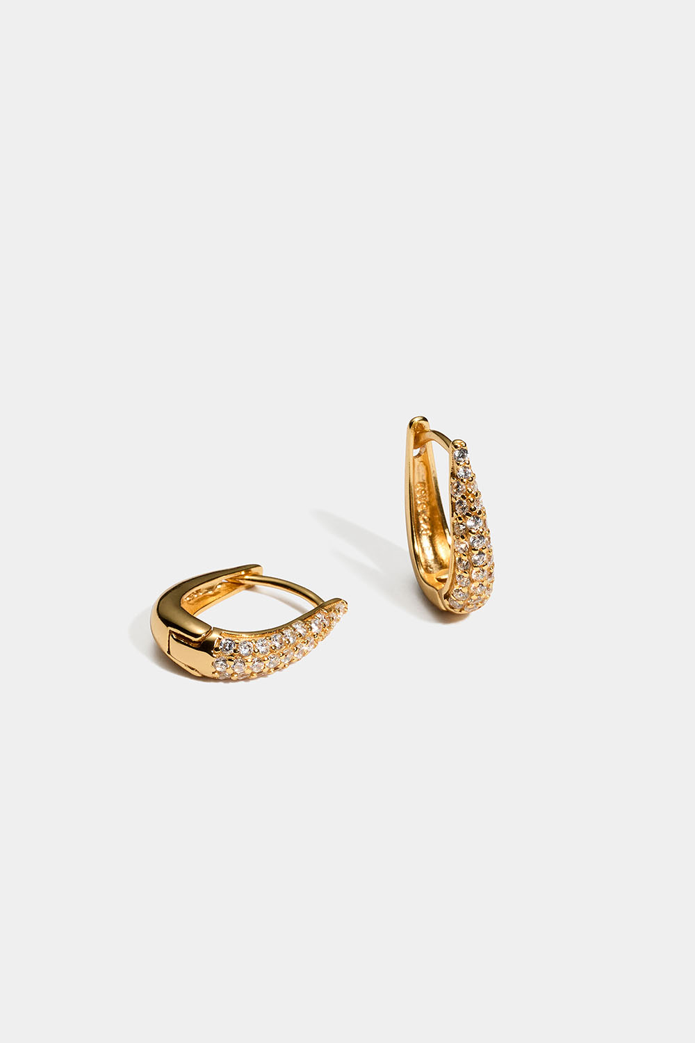 Hoops i 18k guldpletteret ægte sølv med oval form og kubisk zirkonia i gruppen Smykker / Øreringe / Hoops hos Glitter (553004832002)